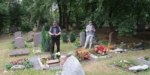 Kaum zu glauben: Ehepaar dokumentiert Grabsteine von 1.160 Friedhöfen