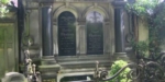 Zerstörung von historischen Grabdenkmälern auf dem Friedhof Berlin-Französisch Buchholz