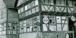 Zu den neuen Online-Ortsfamilienbüchern gehört auch Oberweid in Thüringen. Hier ein Bild des Fachwerkhauses von Georg Fey in Oberweid um 1920