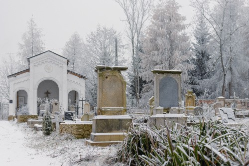 Gostków in Polen ist einer von 100 weiteren Friedhöfen, auf denen Grabsteine dokumentiert wurden