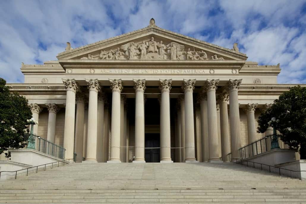 Portal zum National-Archives-Building in-Washington D.C