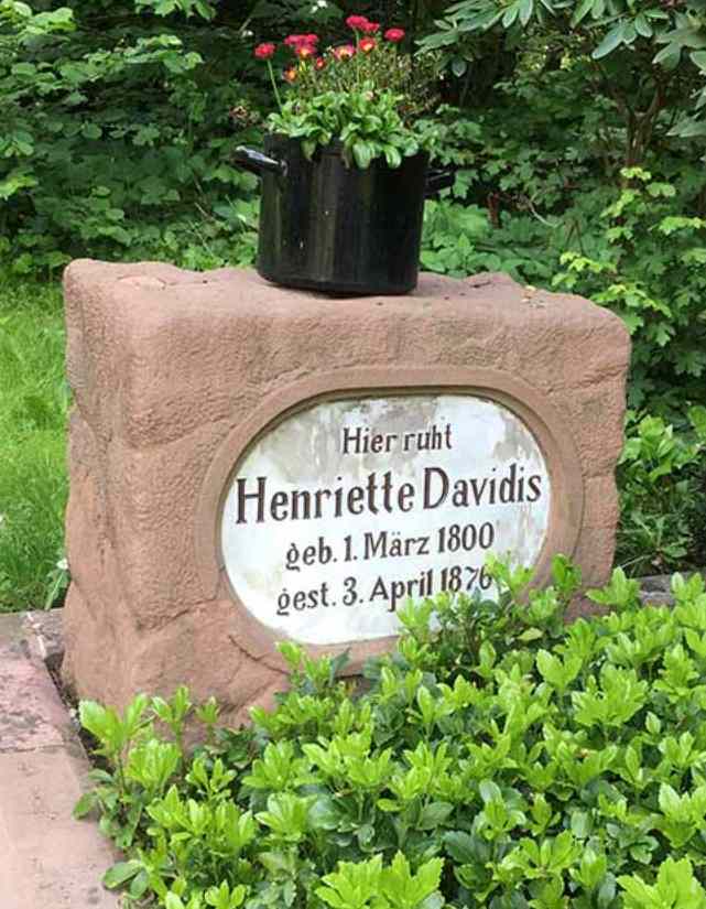 Grab von Henriette Davidis auf einem der Dortmunder Friedhöfe